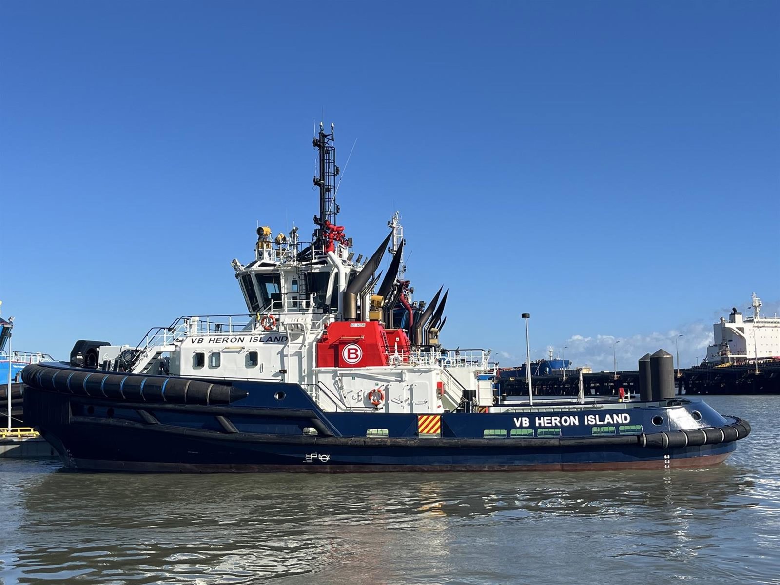 Boluda refuerza su presencia en Australia con la compra de la empresa de remolque MMT