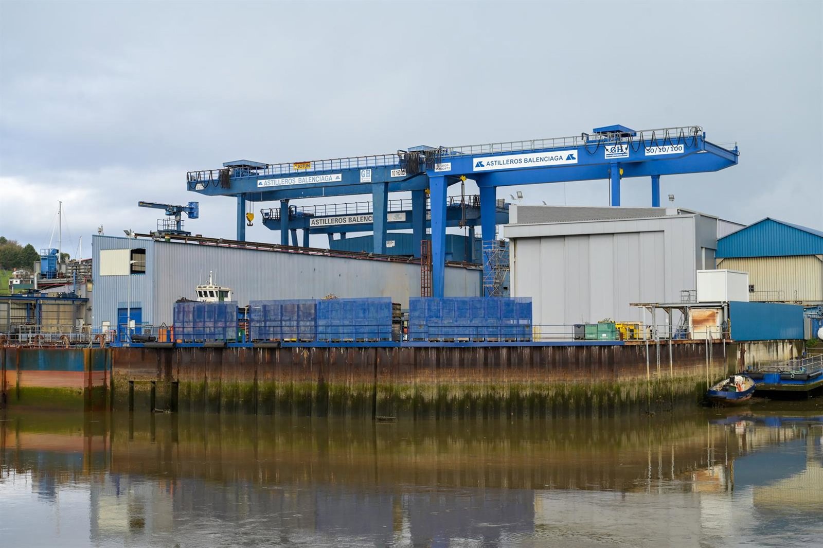 La plantilla de Astilleros Balenciaga firma una reducción del 5% del sueldo para salvar la compañía