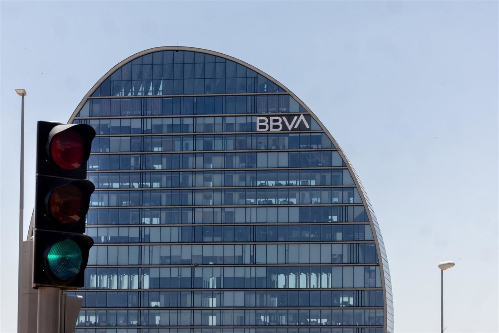 La directora de Regulación de BBVA vende acciones del banco por casi 300.000 euros