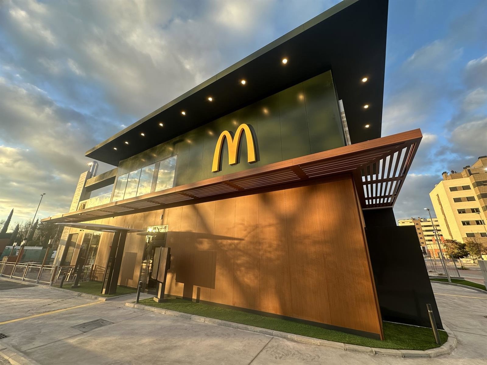 McDonald’s culmina su plan de aperturas de 2025 con seisrestaurantes en Madrid, Cataluña, Andalucía y CyL