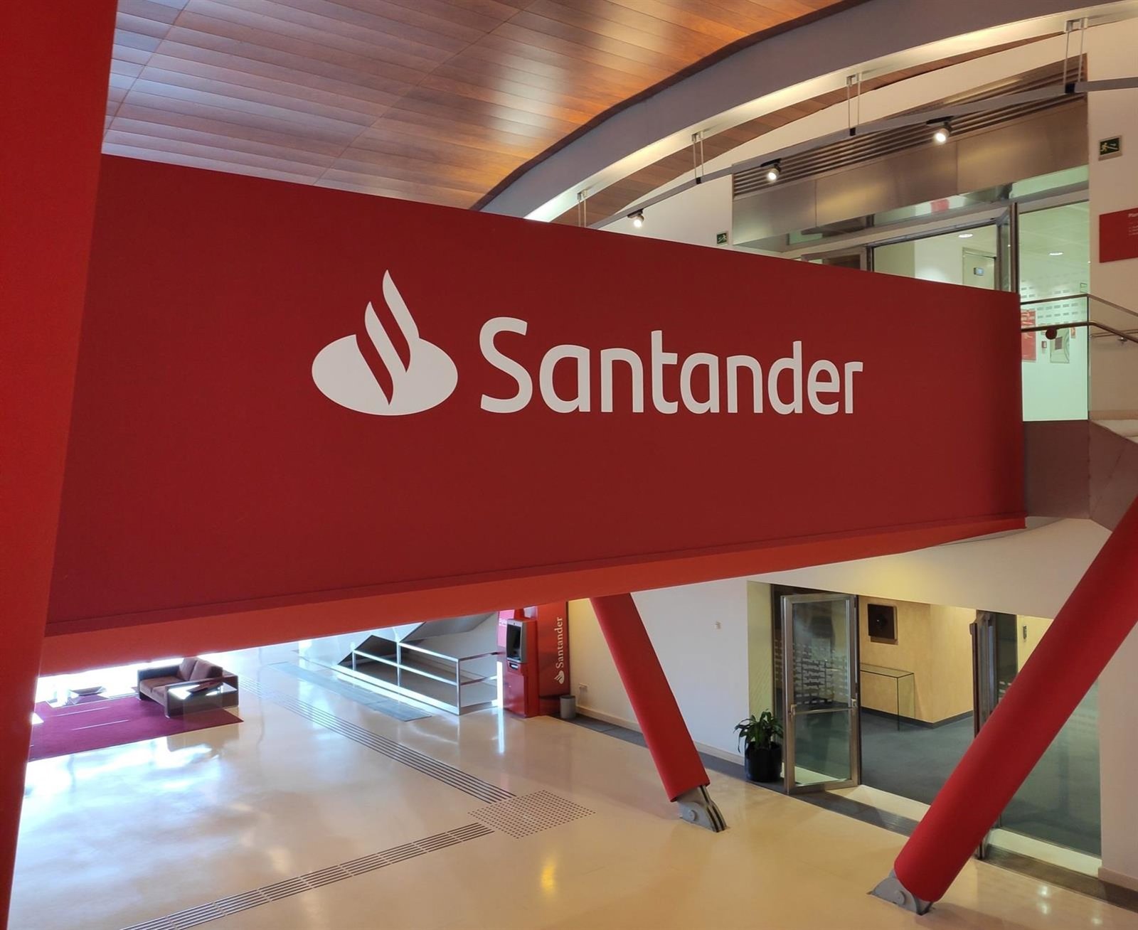 Banco Santander coloca 2.000 millones de euros de deuda sénior preferente y a doble tramo
