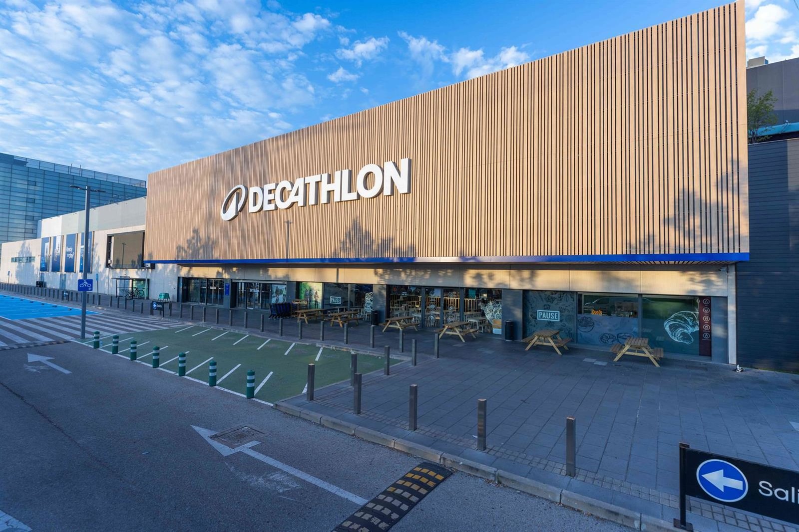 Decathlon ultima la compra de la firma deportiva Intersport en España