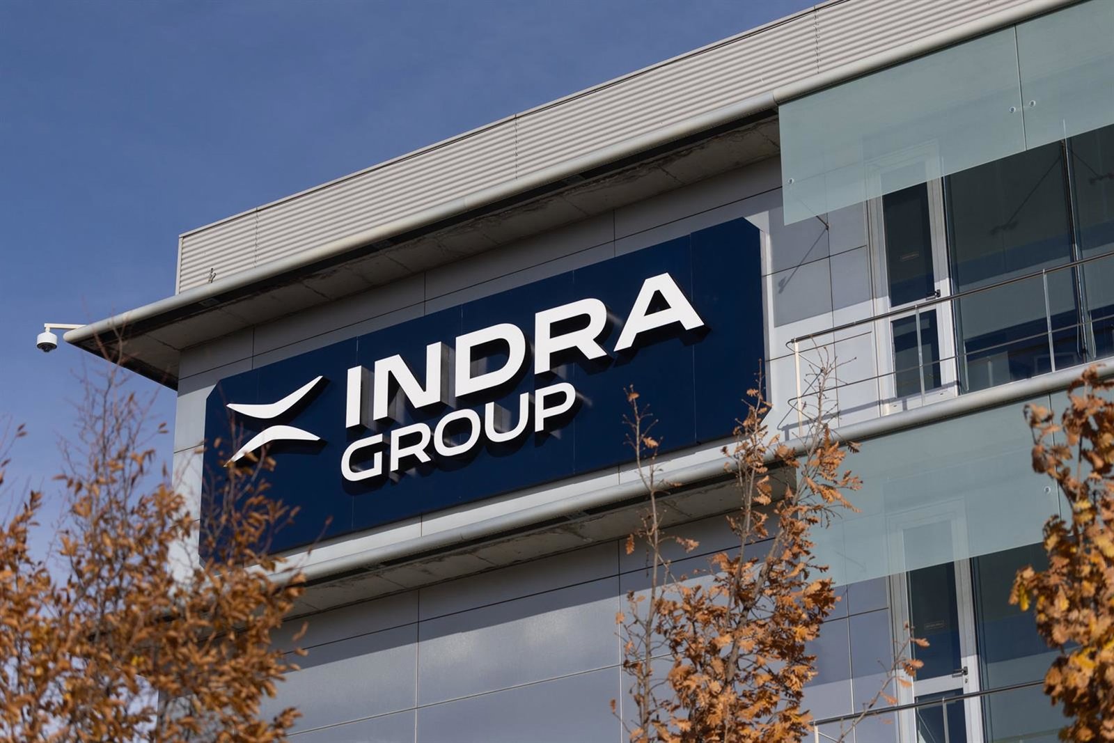 Indra cierra en máximos históricos tras dispararse casi un 10% debido a las tensiones en Venezuela