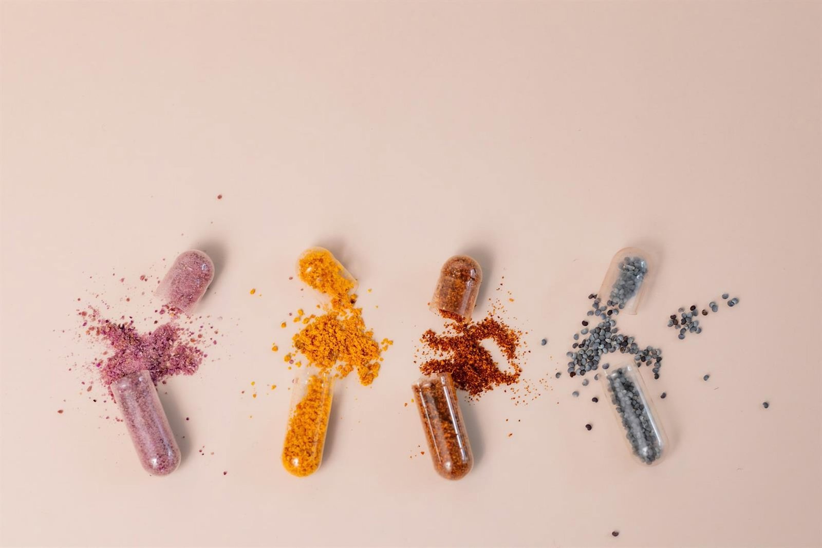 Una dermatóloga recomienda aplicar activos como retinoides y vitamina C en la piel antes que tomarlos como suplementos