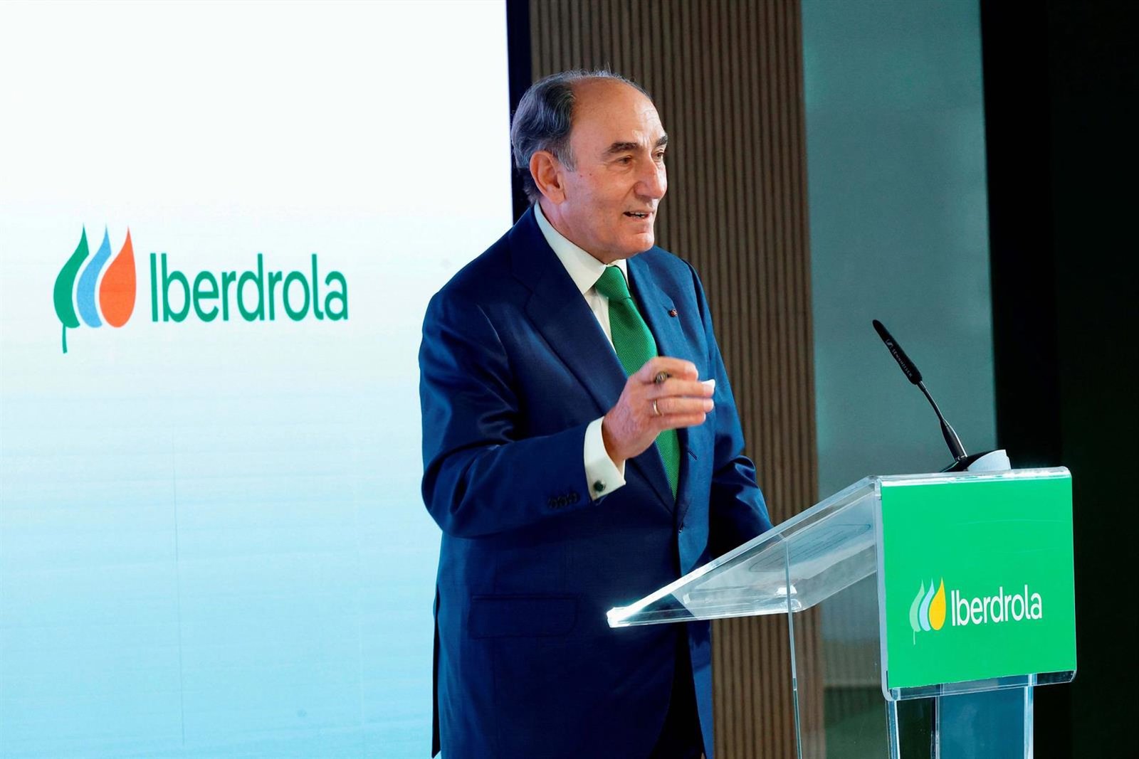 Iberdrola pone en operación su megaproyecto de línea eléctrica entre EE.UU. y Canadá de más de 1.400 millones