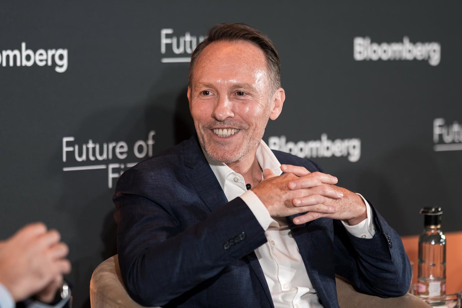 HBX anuncia una recompra de acciones de hasta 100 millones y su intención de pagar dividendos