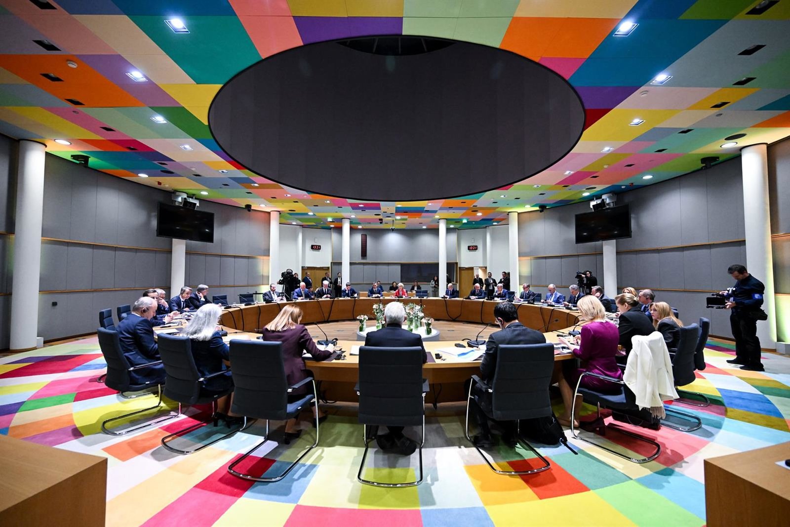 Los 27 fijan excepciones en el préstamo de 90.000 millones a Ucrania para compras de armas fuera de la UE