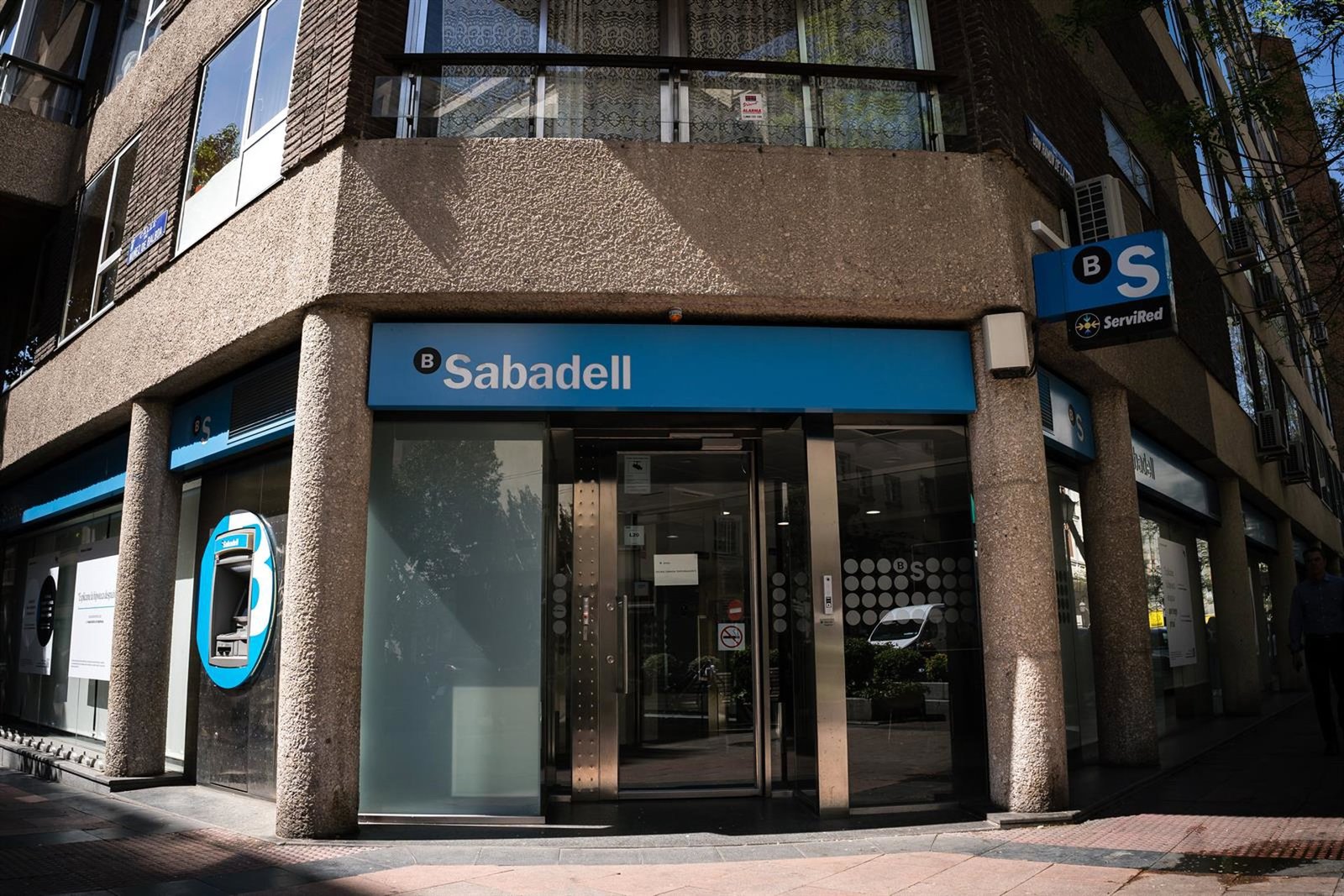 Banco Sabadell cae un 5% en la apertura de la Bolsa tras recortar su beneficio en 2025
