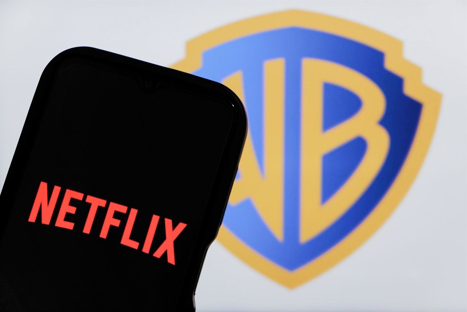 Netflix asegura que la compra de Warner Bros. Discovery se traducirá en más estrenos en las salas de cine