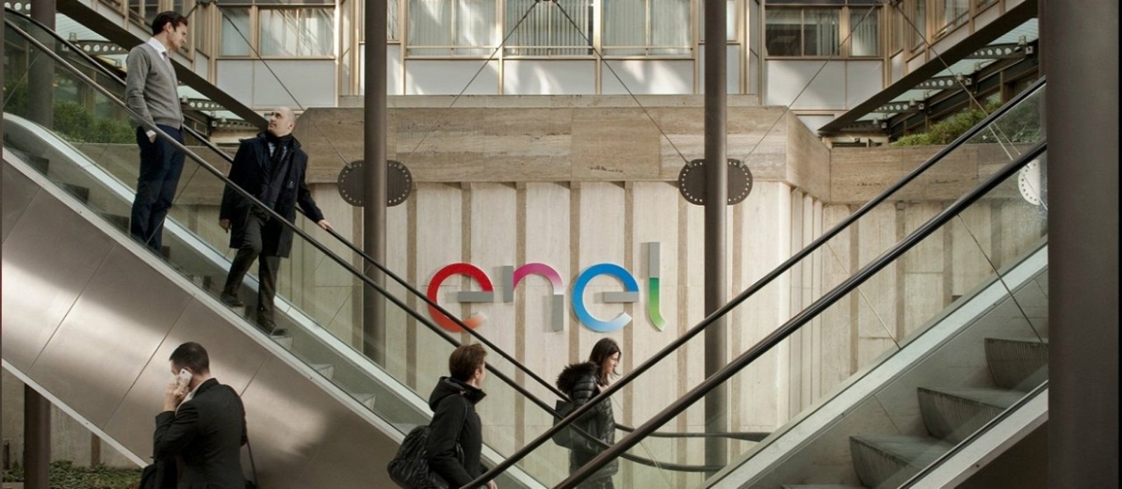 Enel acelera sus inversiones a 53.000 millones hasta 2028 para impulsar su apuesta por redes y renovables