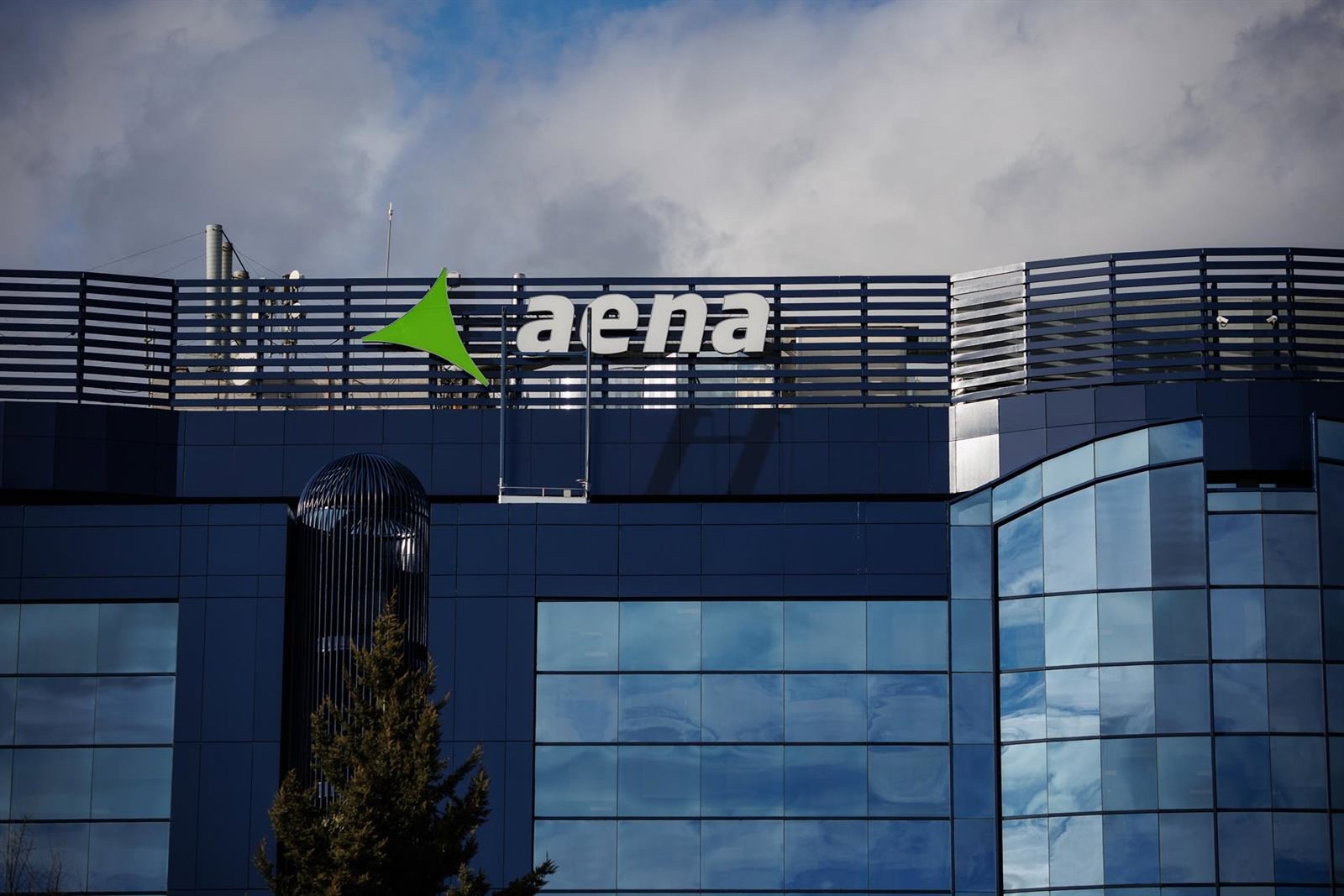 Aena cae un 2,30% en Bolsa pese a presentar beneficios récord de 2.136 millones y elevar el dividendo