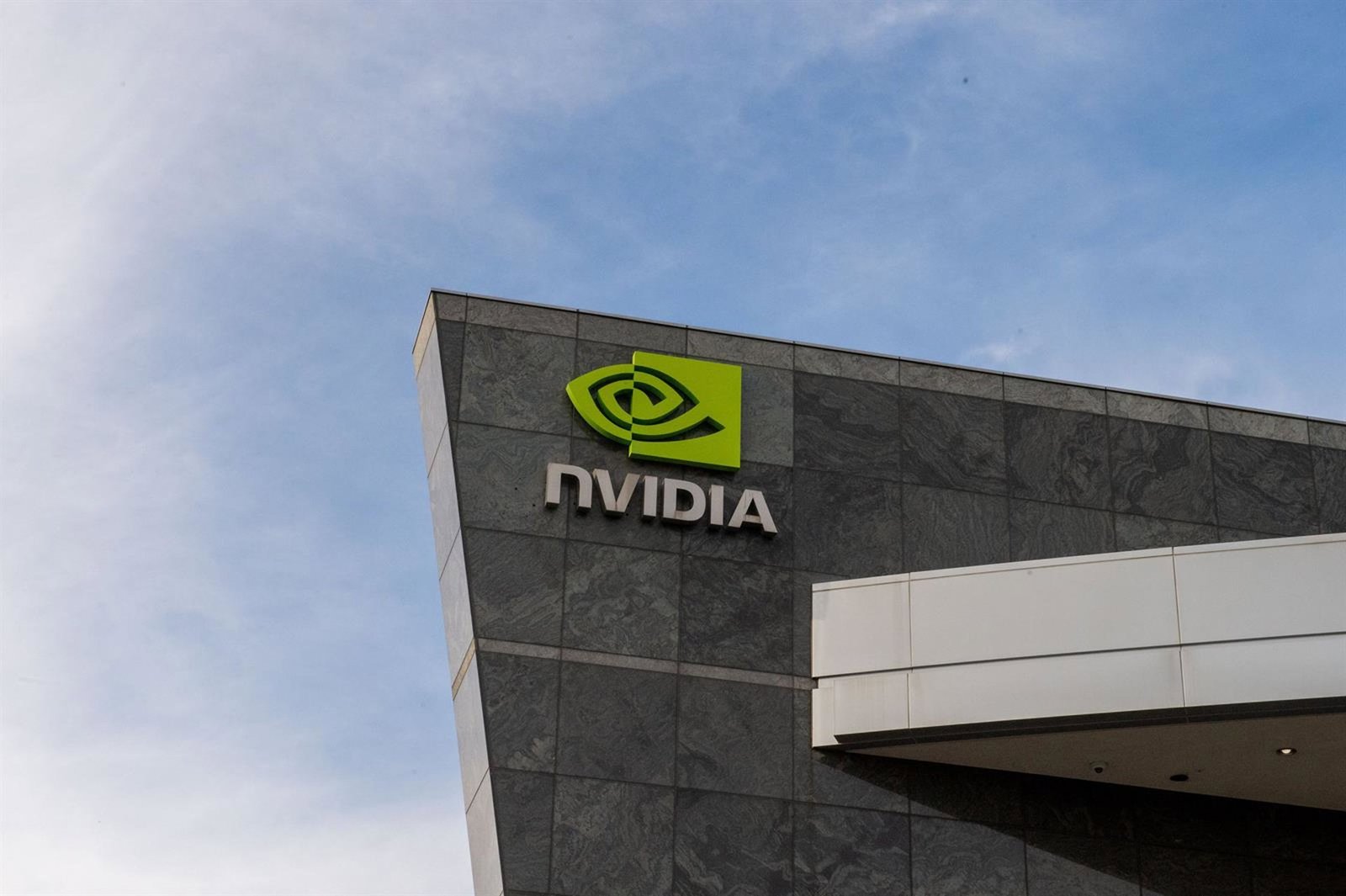 Nvidia invertirá un total de 3.421 millones en los fabricantes de materiales ópticos Coherent y Lumentum