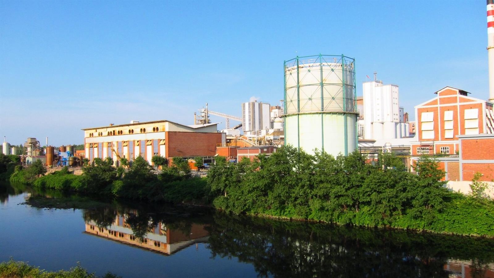 El comité rechaza el ERE de Solvay con hasta 77 despidos «sin plan industrial y que aumenta la precariedad»