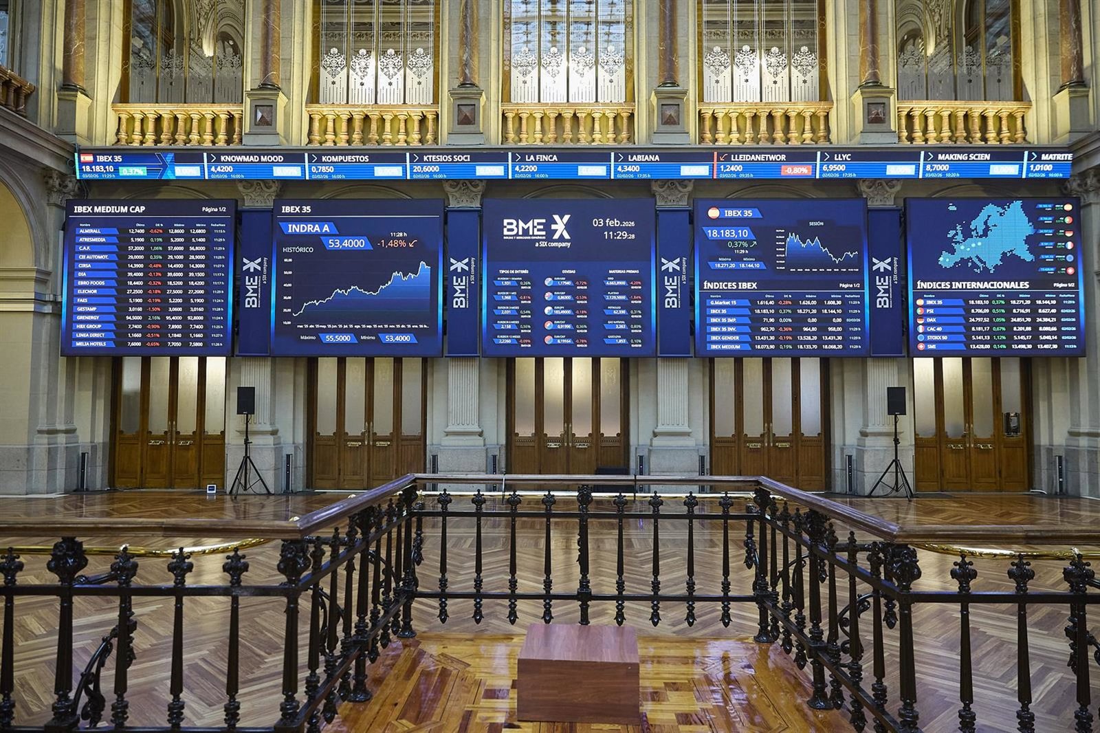 El Ibex 35 cae un 0,6% en la apertura y pierde los 17.000 puntos tras las amenazas comerciales de Trump