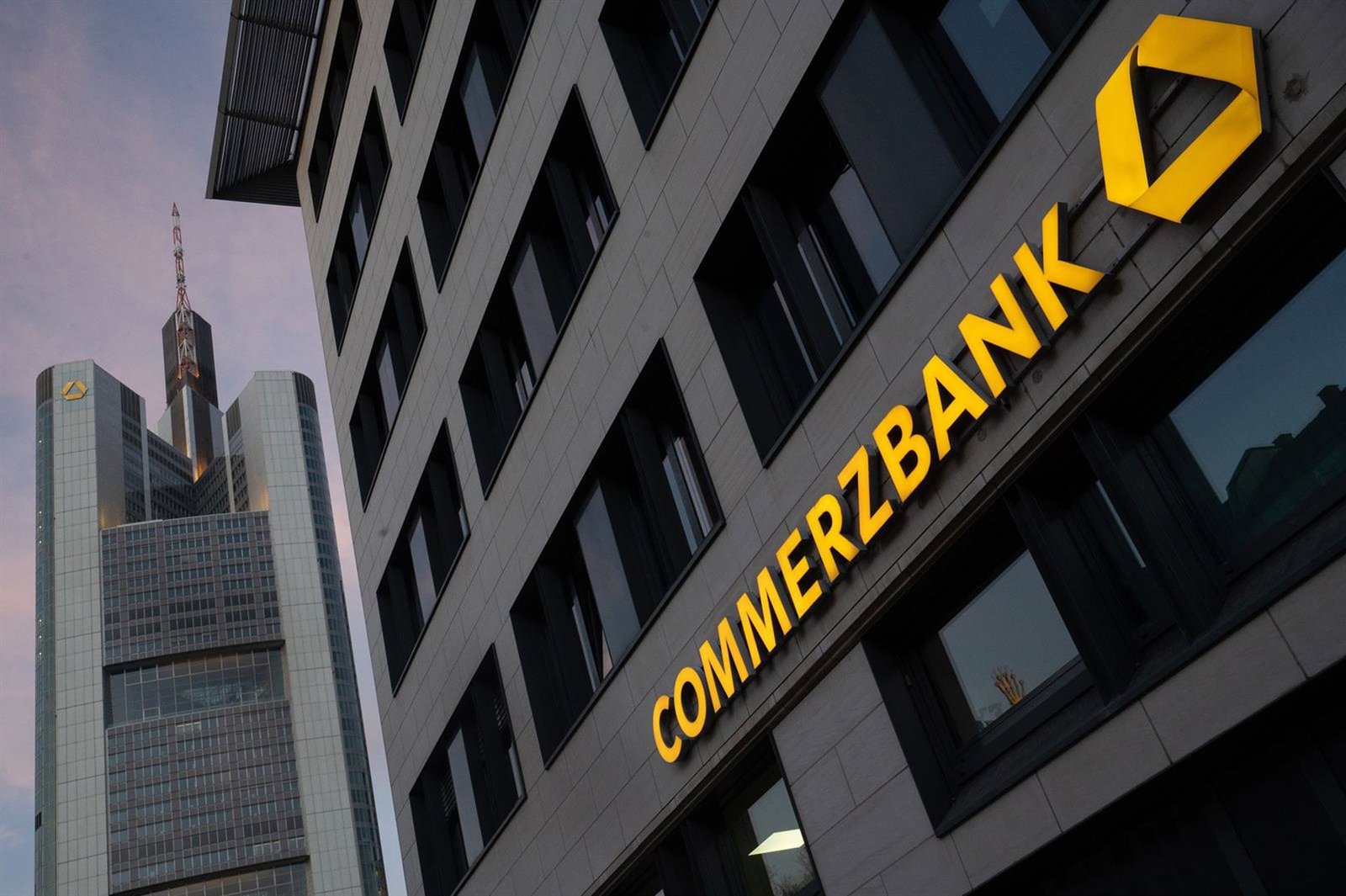 UniCredit lanza una oferta para superar el 30% de Commerzbank sin hacerse con el control