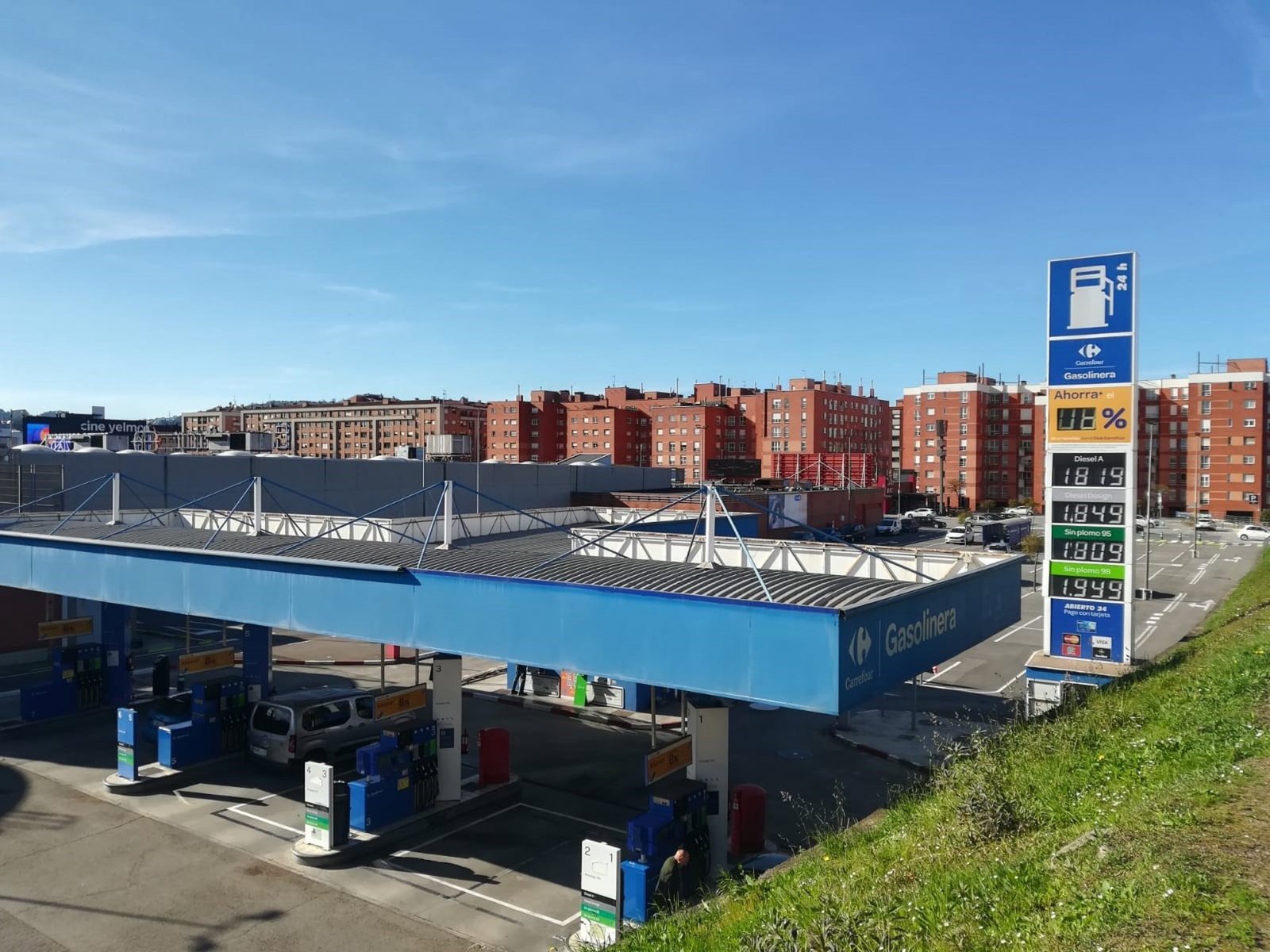 Carrefour se suma a los descuentos en carburantes con una rebaja del 10% a sus clientes