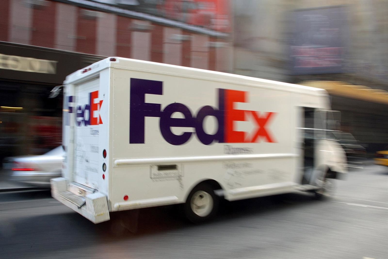 FedEx obtiene un beneficio de 914,7 millones en su tercer trimestre fiscal, un 16% más