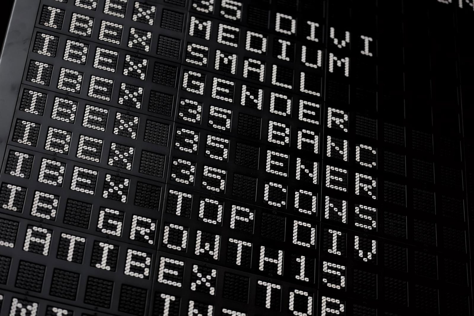 El Ibex 35 cae un 1,9% en la apertura y pierde los 16.500 puntos, con el crudo al borde de los 114 dólares