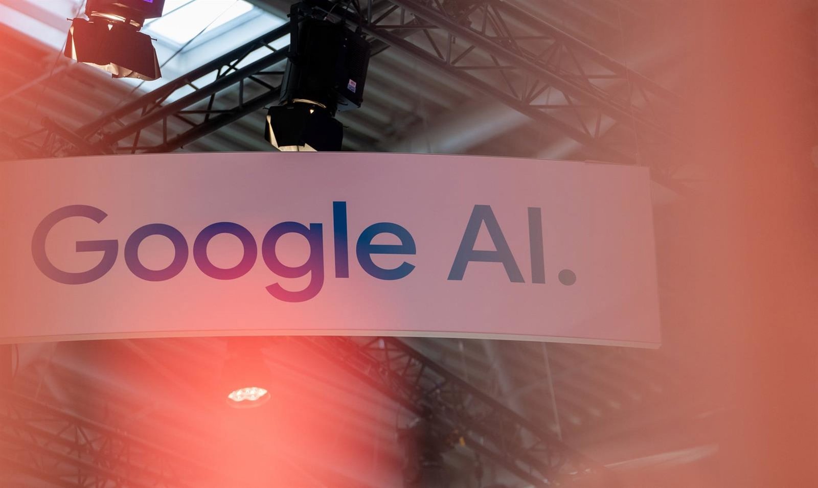Casi 600 empleados de Google piden al CEO de la compañía rechazar la IA en actividades militares clasificadas