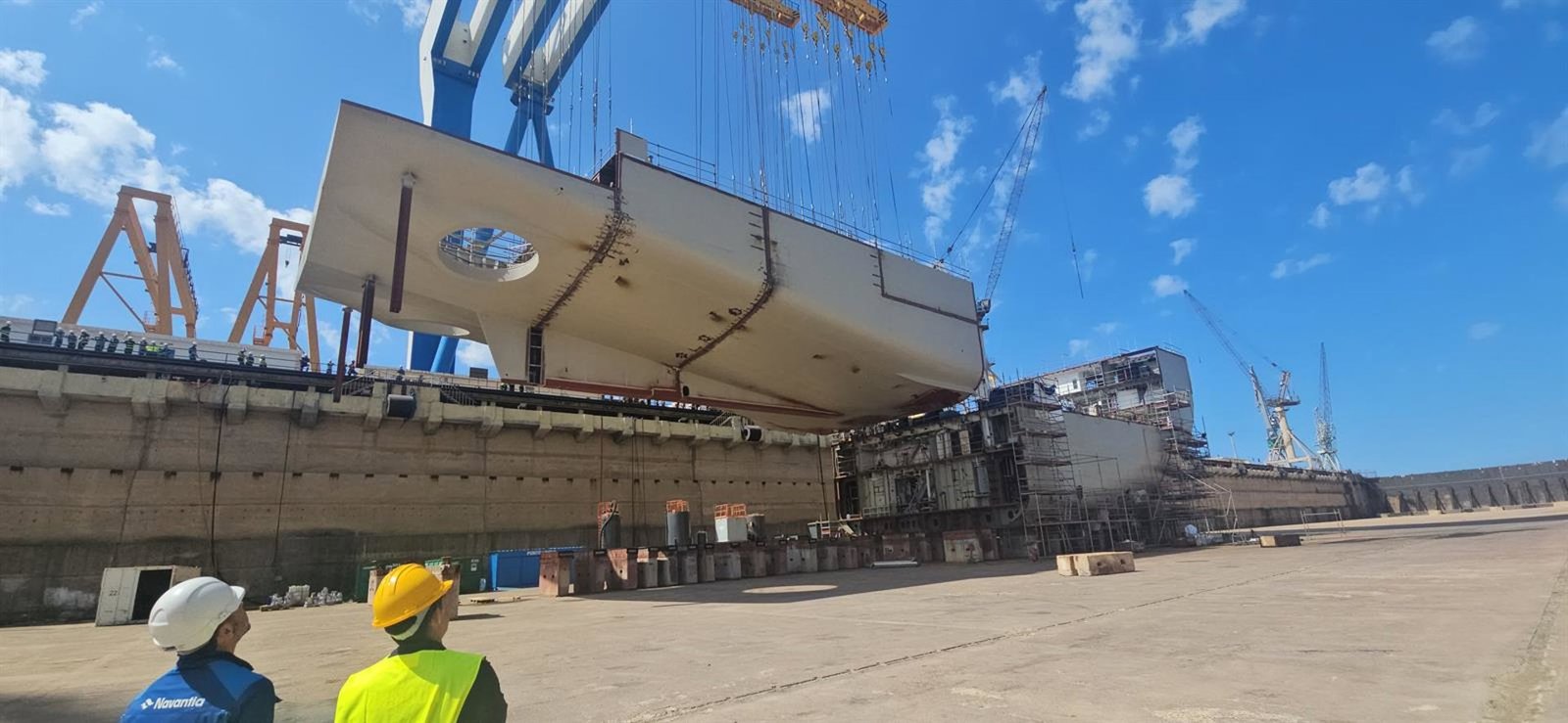 Navantia baja al dique la macroestructura del BAM-IS y avanza en la construcción según la planificación