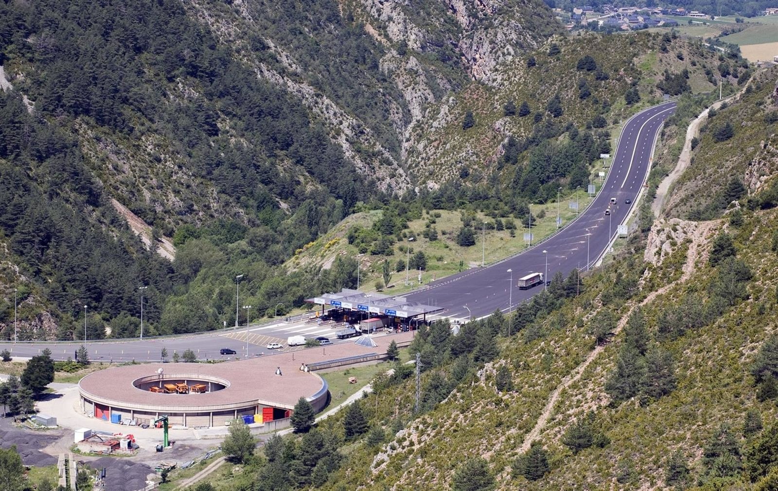 Abertis aumenta un 3% su beneficio operativo hasta marzo tras subir un 1,4% el tráfico de sus autopistas