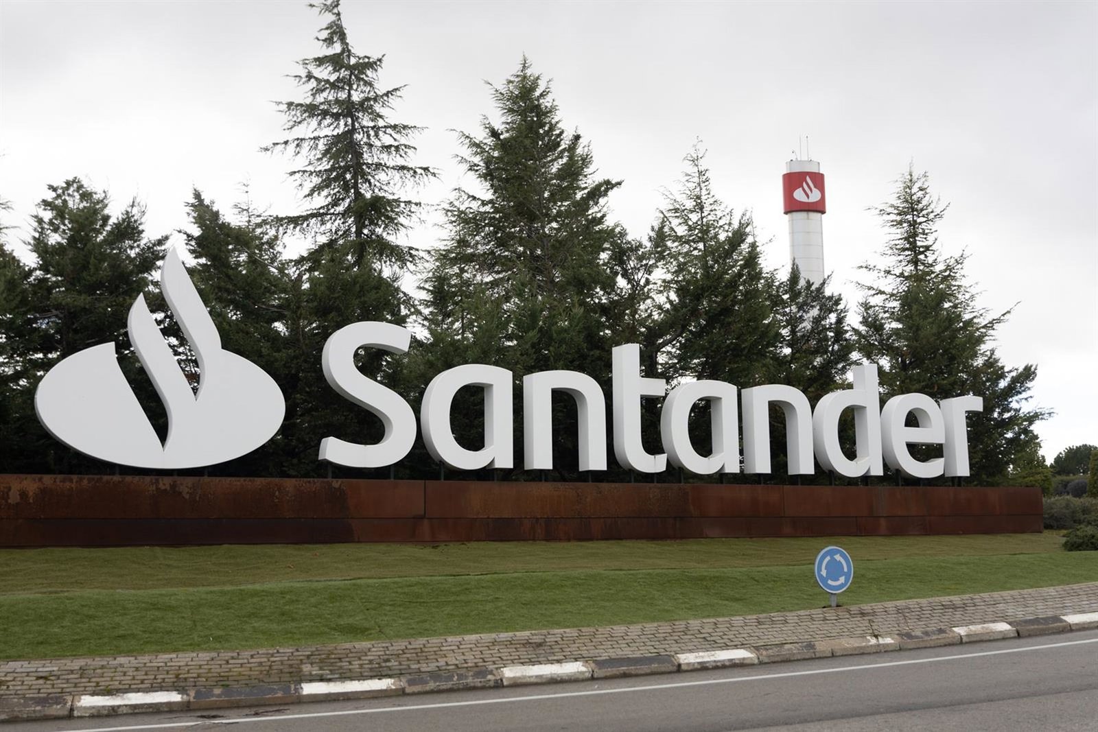Webster recibe tres demandas por la venta a Banco Santander, pero considera que serán desestimadas