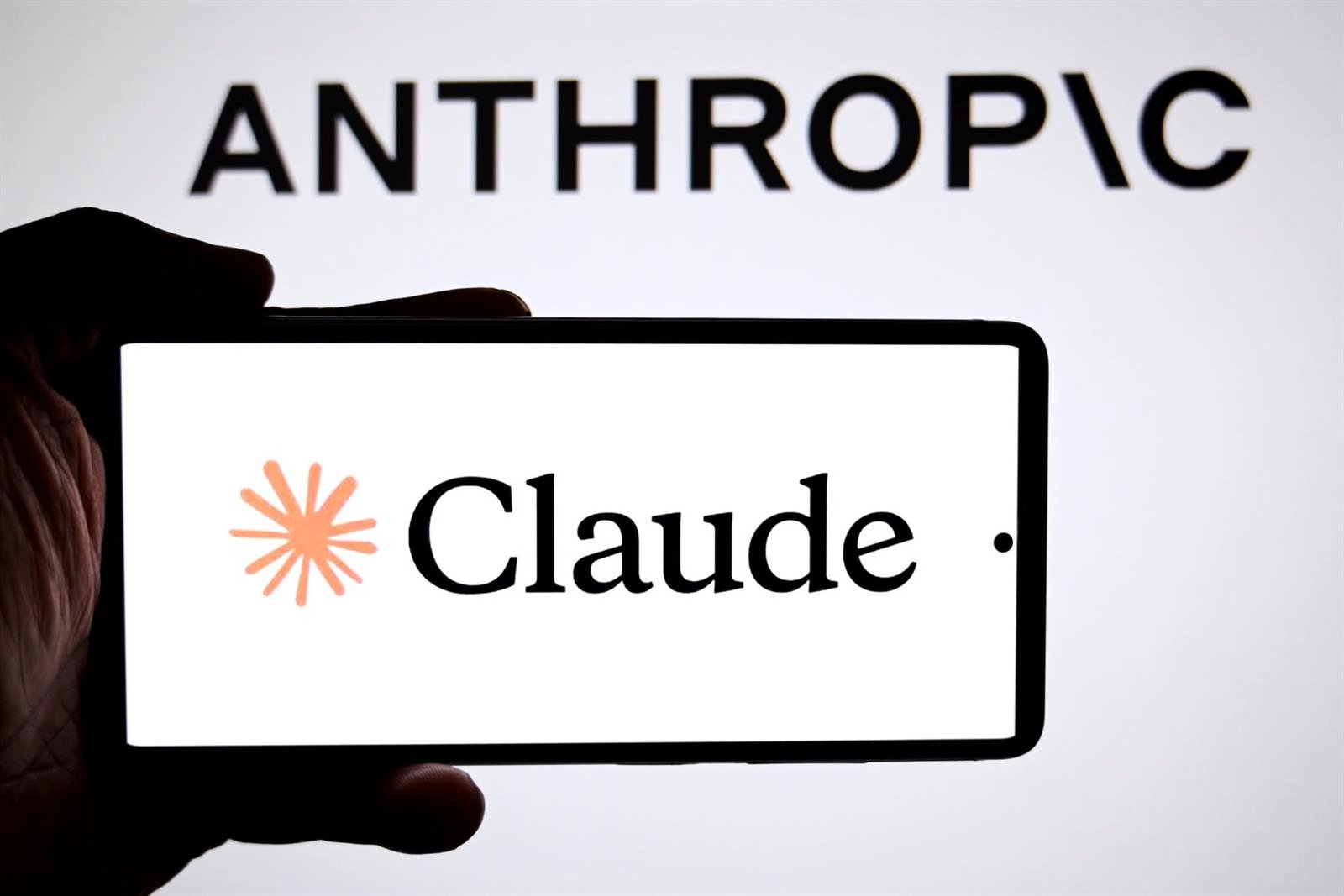 Anthropic contrata a Andrej Karpathy, cofundador de OpenAI y exdirector de IA de Tesla