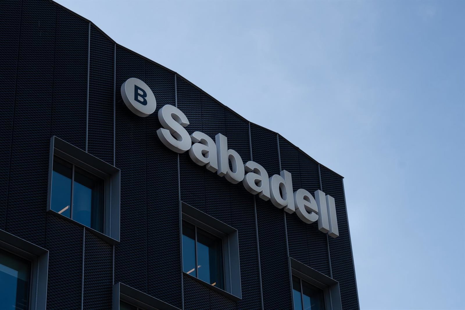 Sabadell ejecuta más del 93% de su programa de recompra de acciones