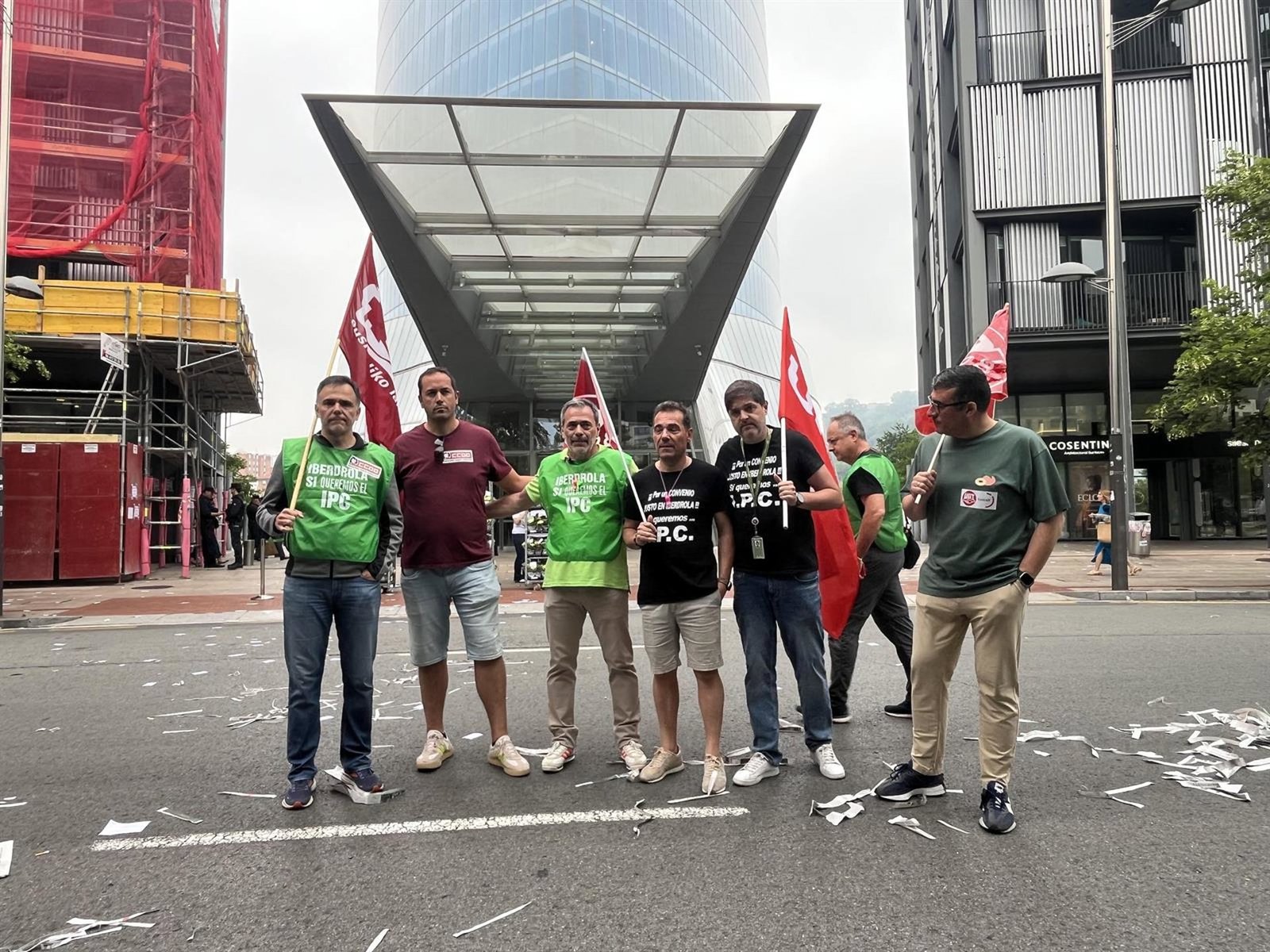 La plantilla de Iberdrola exige ante la sede en Bilbao garantizar el IPC y respetar acuerdos de convenio