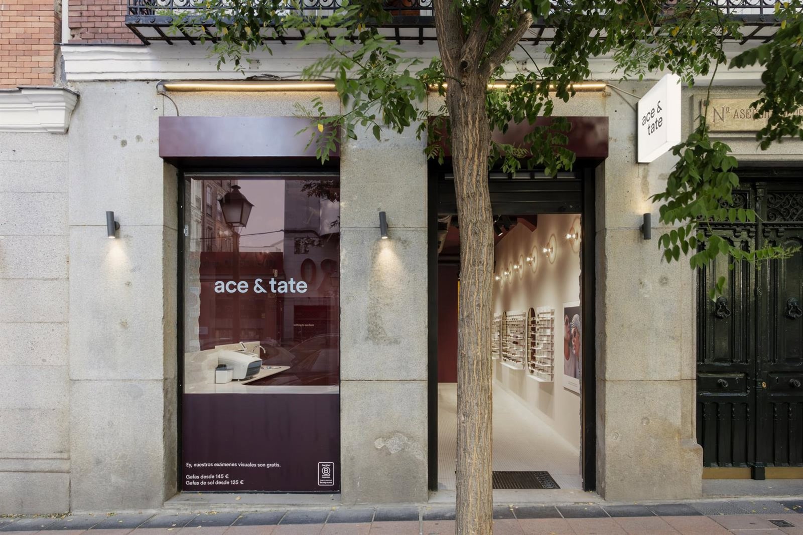 La firma de gafas Ace & Tate crece en España con cinco aperturas tras adquirir la española Project Lobster