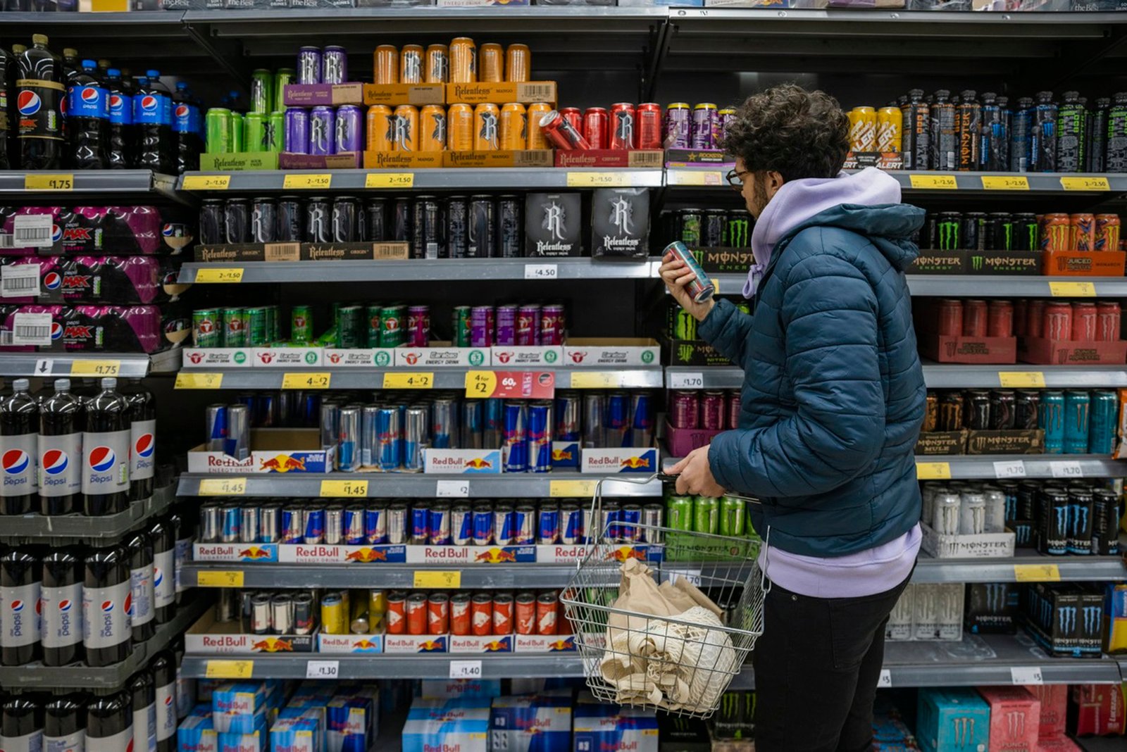 CECU pide limitar la publicidad de bebidas energéticas dirigida a menores en el entorno digital