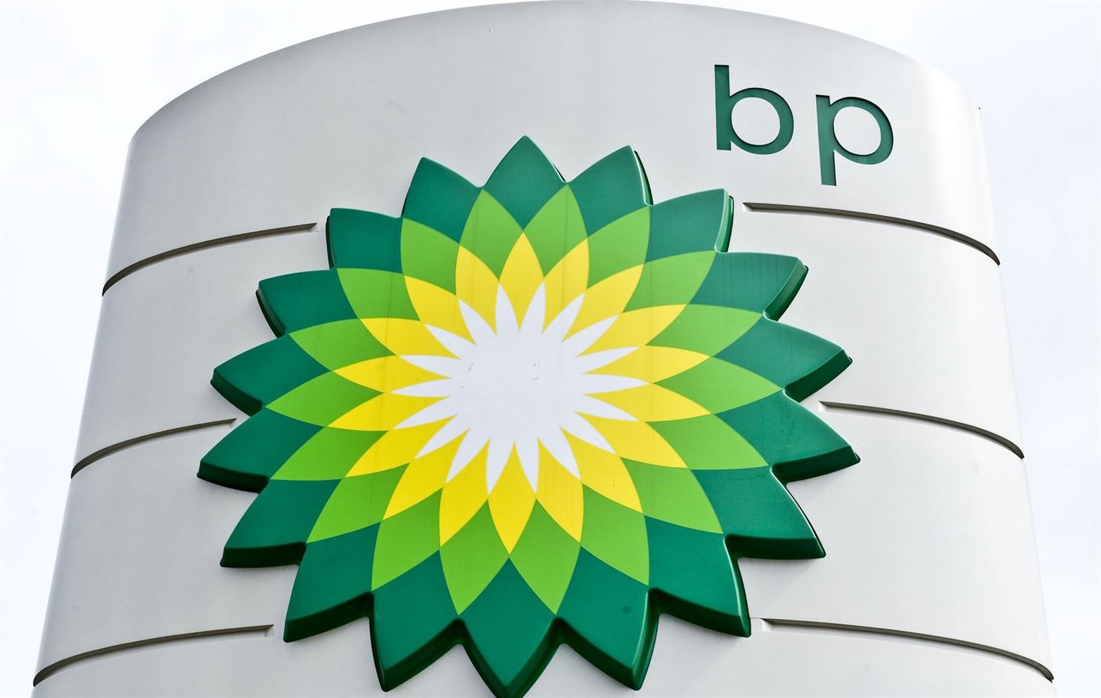 BP anticipa una depreciación de 877 millones en el segundo trimestre por el negocio de transición energética
