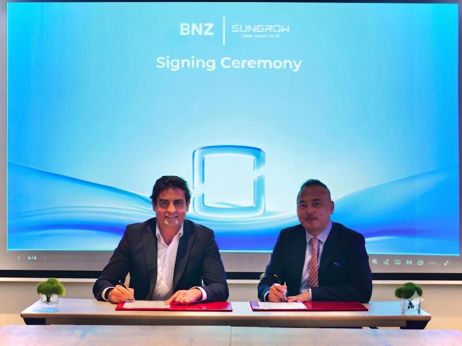 BNZ sella una alianza con la china Sungrow para el suministro de 240 MWh en baterías para proyectos en Italia