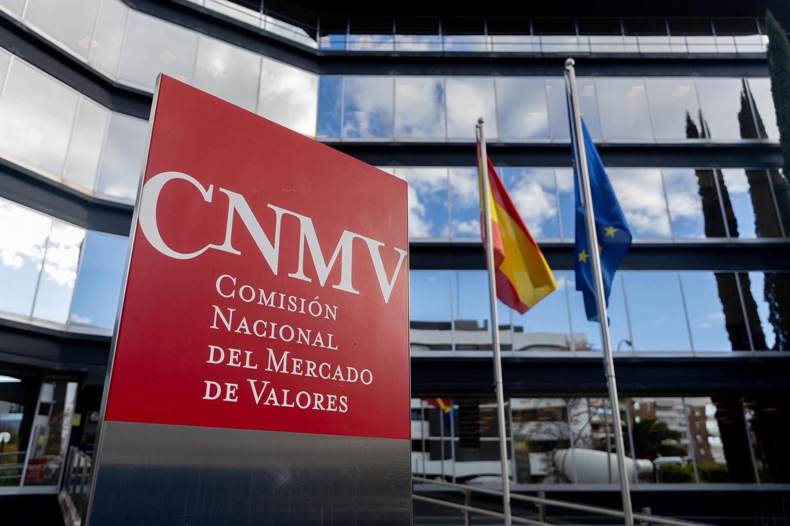 La CNMV detecta incidencias en una docena de gestoras sobre su actividad publicitaria