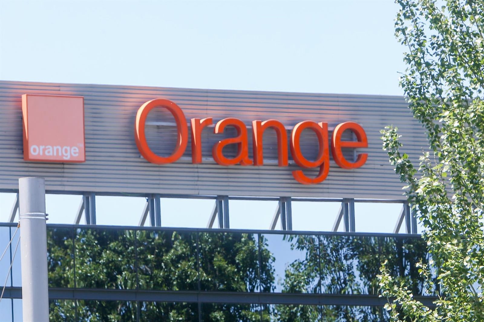 Orange gana 3.206 millones hasta junio y eleva previsiones anuales tras hacerse con el 100% de MasOrange