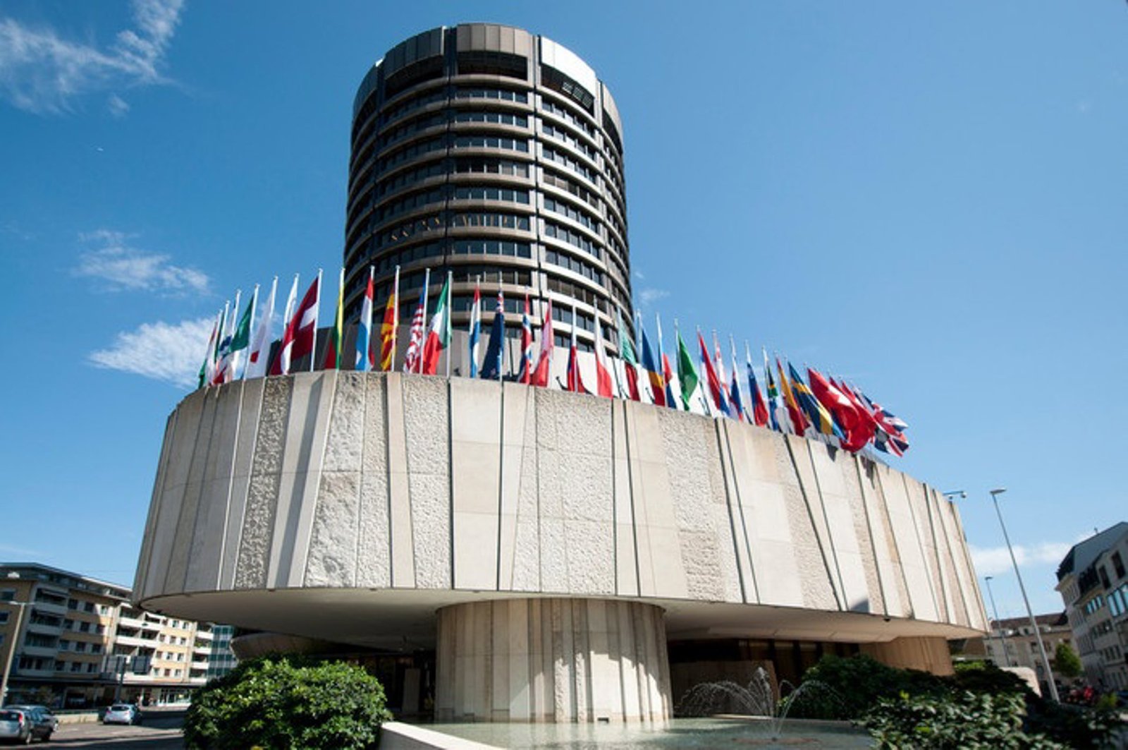 El BPI avisa de que el ‘boom’ de la IA aumenta el riesgo de errores de los bancos centrales