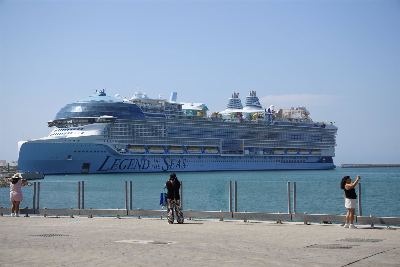 Royal Caribbean gana 968 millones en el segundo trimestre, eleva previsiones y prepara salto al fluvial