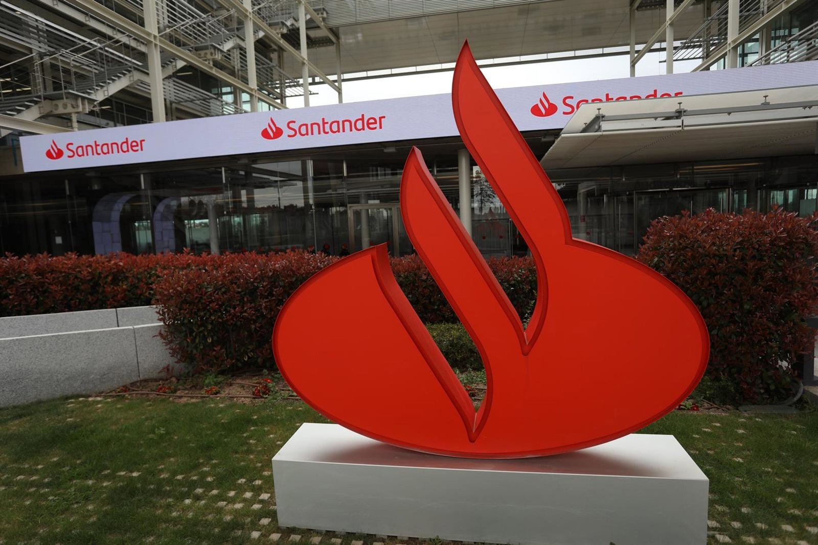 Santander lanzará otro programa de recompra de 1.825 millones este mes