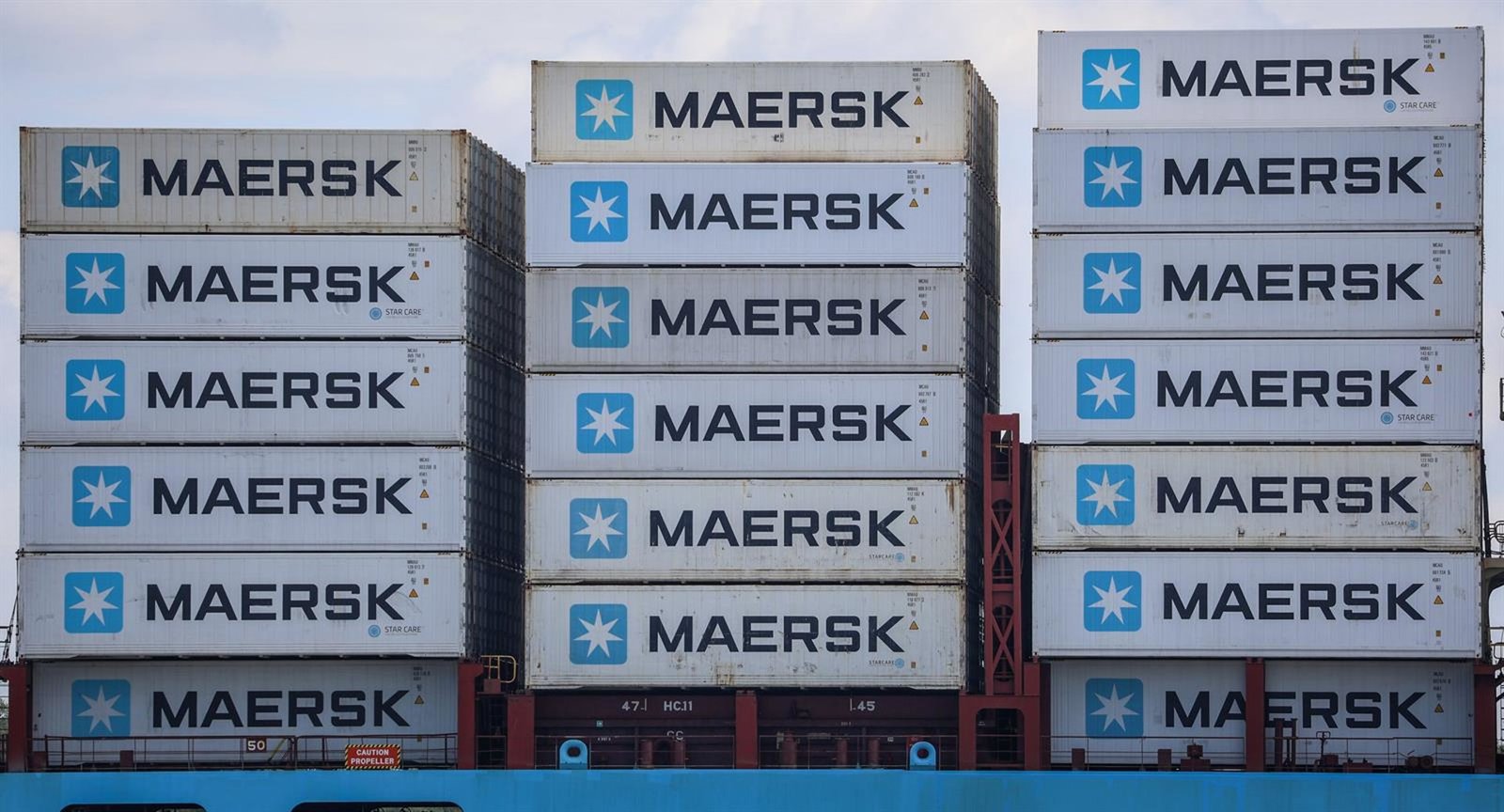 Maersk dobla sus ganancias en el segundo trimestre y vuelve a elevar previsiones