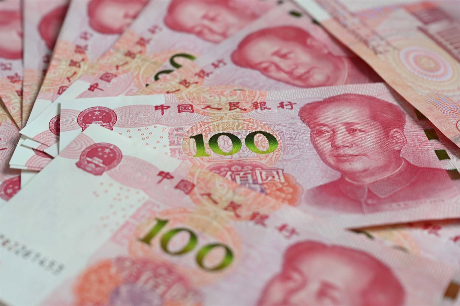 China amplía a 30 los bancos autorizados a operar con el yuan digital