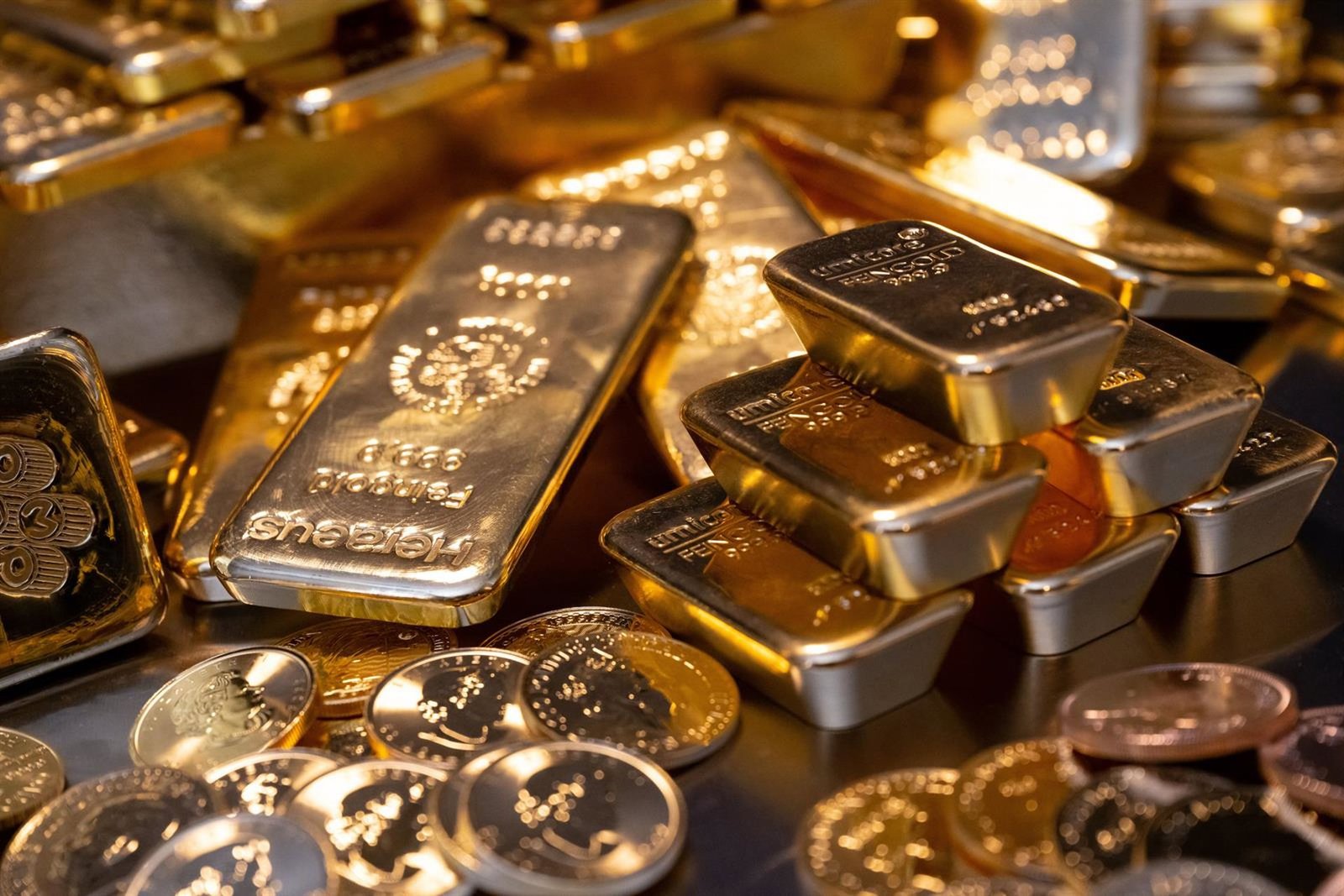 Oro y Bitcoin ganan atractivo entre las gestoras ante la caída del dólar y la tensión en la deuda de EEUU