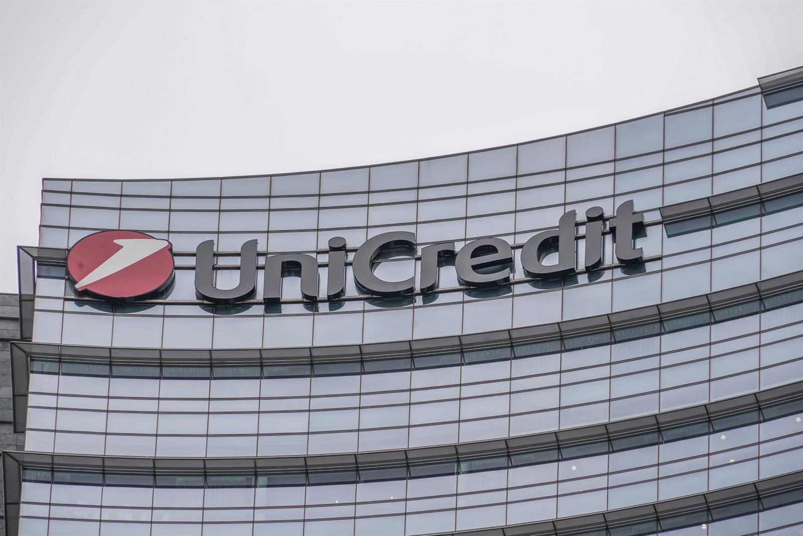 Orcel (UniCredit) y el ministro de Finanzas alemán se reunirán en septiembre tras la OPA a Commerzbank