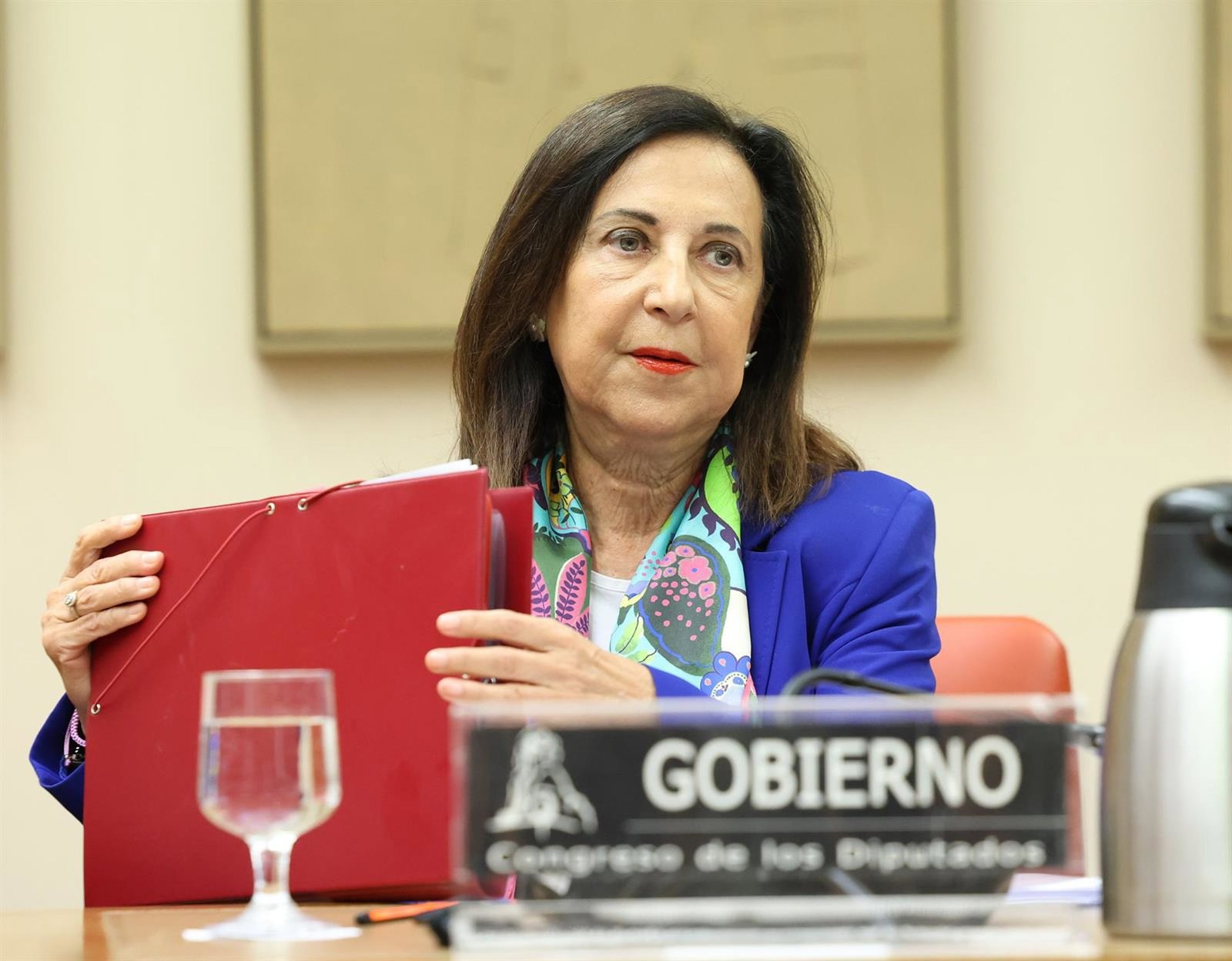 Gobierno modifica límites de gasto y aprueba una transferencia de crédito para financiar programas de defensa