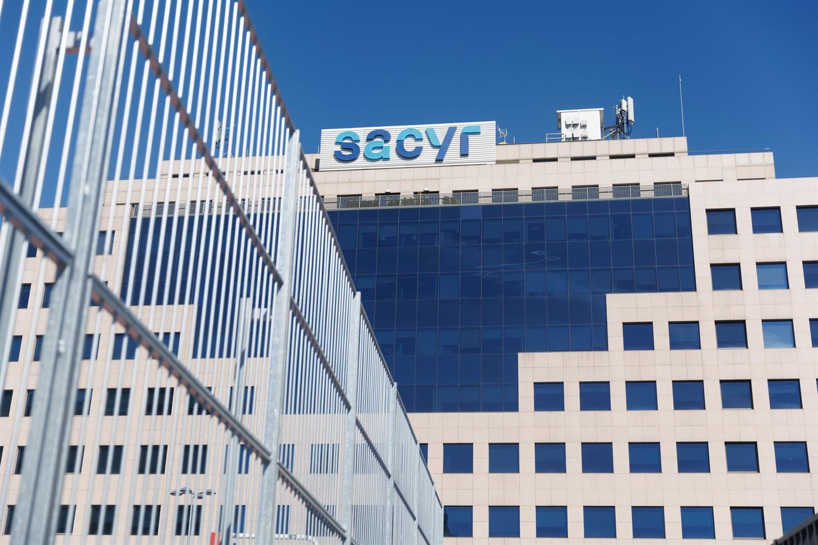 Sacyr encarga a Alantra explorar la venta de su división de ingeniería industrial