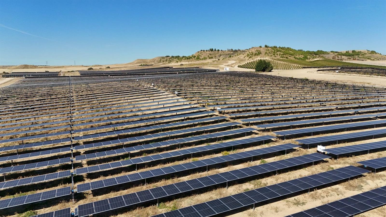 GES firma cuatro contratos para construir por 225 millones 3 clústers solares y una planta solar fotovoltaica
