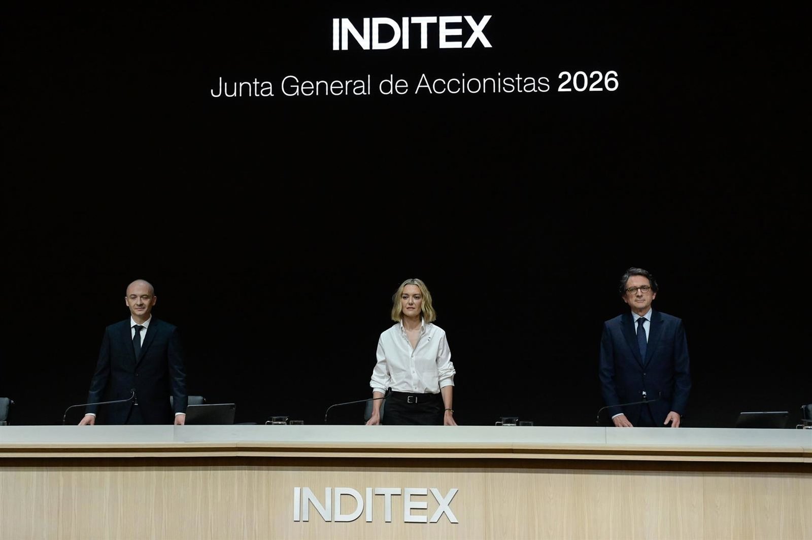 Inditex rebasa los 176.000 millones y arrebata a Santander el liderazgo en Bolsa cuatro meses después